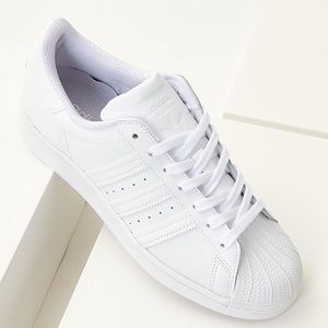 Adidas originals superstars size 7 in women’s